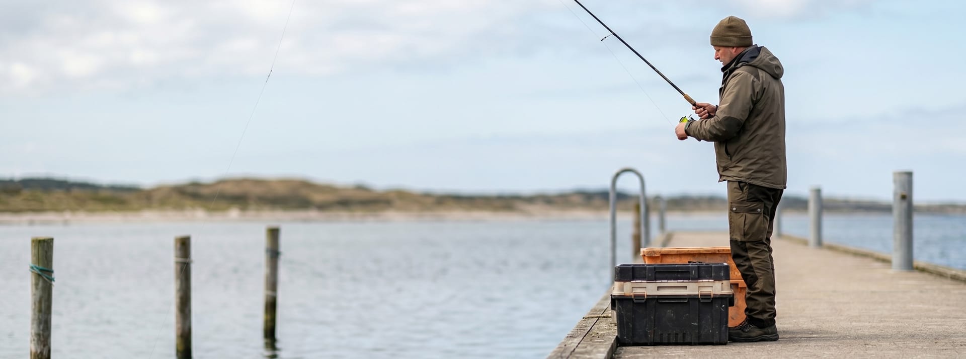 Mole der strækker sig ud i havet